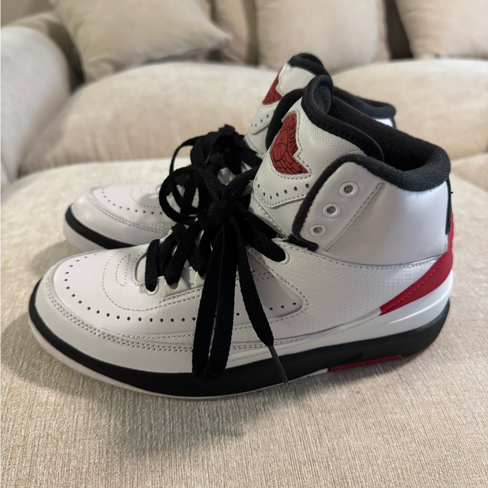 Jordan 2 Retro Grade School Kids' "White/Varsity Red/Black" Shoe